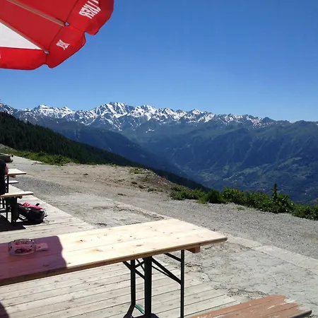 Lana In Sonniger, Ruhiger Lage